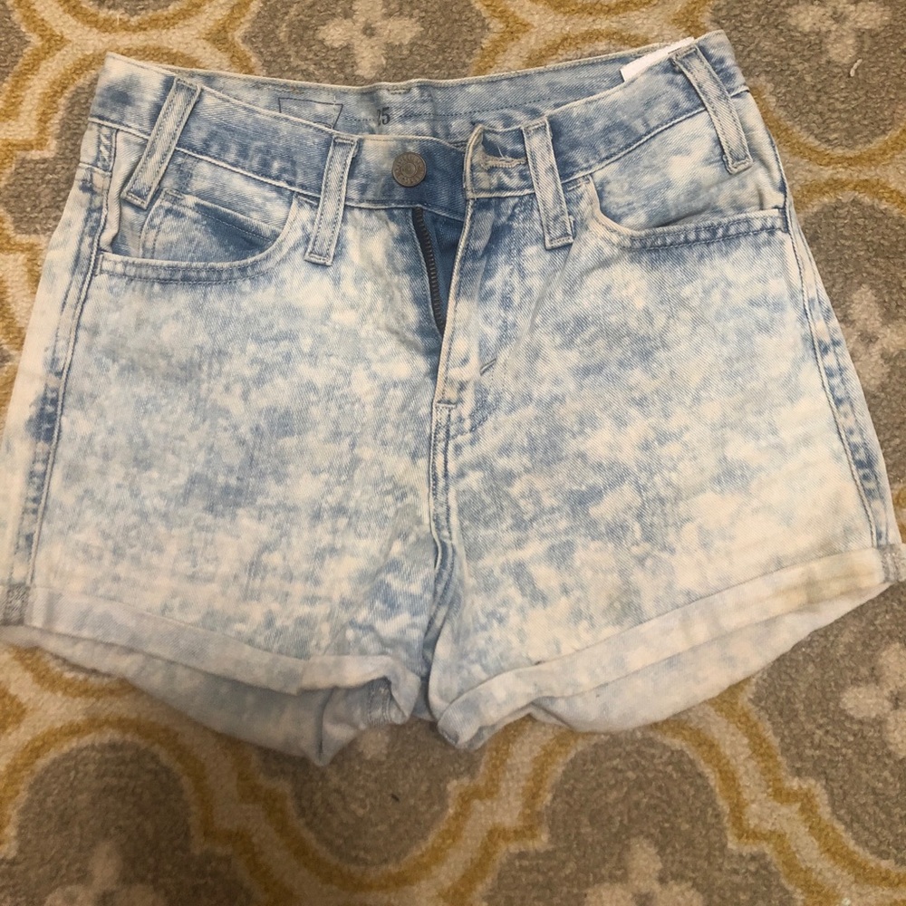 Levi’s high rise acid wash blue shorts 25